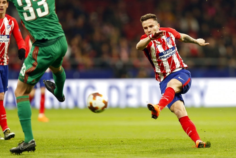 Saul Niguez saat melepaskan tendangan yang menghasilkan gol untuk Atletico Madrid saat melawan Lokomotiv Moskow di Liga Europa, Jumat (9/3) dini hari WIB.