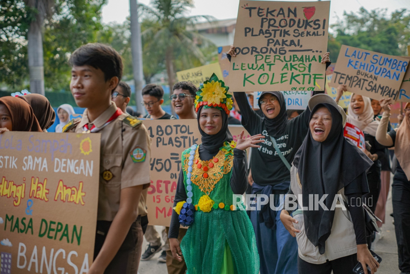 Save the Children Indonesia bersama Hyundai Motor Company menginisiasi Program Ekonomi Sirkular yang bertujuan meningkatkan praktik pemilahan dan daur ulang sampah plastik di Jakarta.