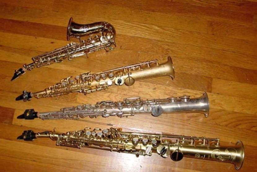 Saxophones (illustration)