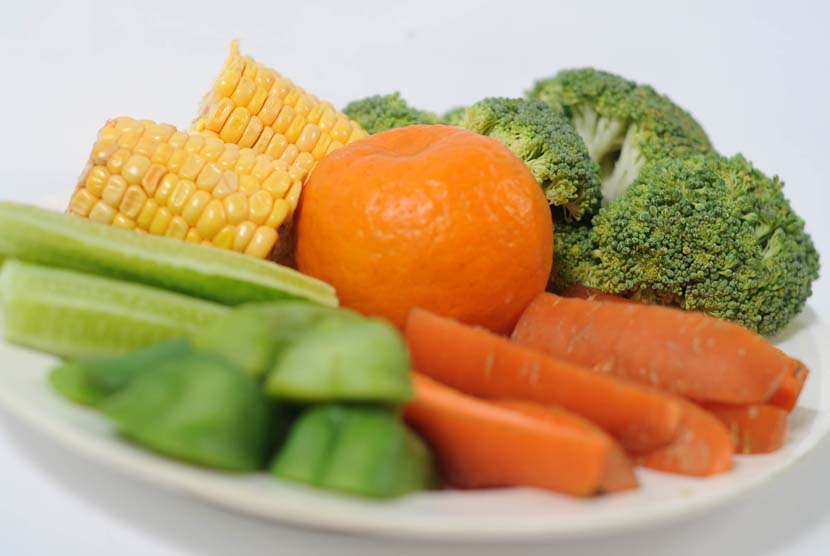 Sayur dan buah makanan yang Sehat (ilustrasi).Diet nabati mencakup pola makan sayur, buah, kacang dan sedikit olahan susu