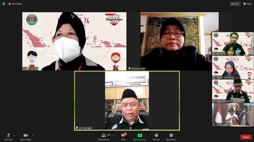 SD Bosowa Bina Insani Bogor menggelar acara peringatan HUT kemerdekaan RI yang ke-76 secara virtual, Selasa (17/8).