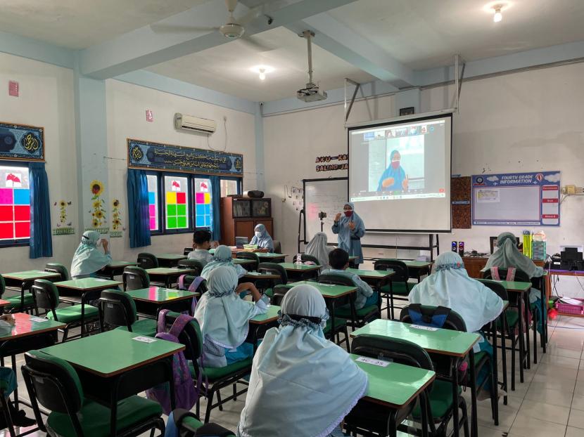 SD Muhammadiyah Manyar (SDMM) di Kota Gresik, Jawa Timur menerapkan pembelajaran hibrid yang dinamai dengan Pointed Hybrid Learning.