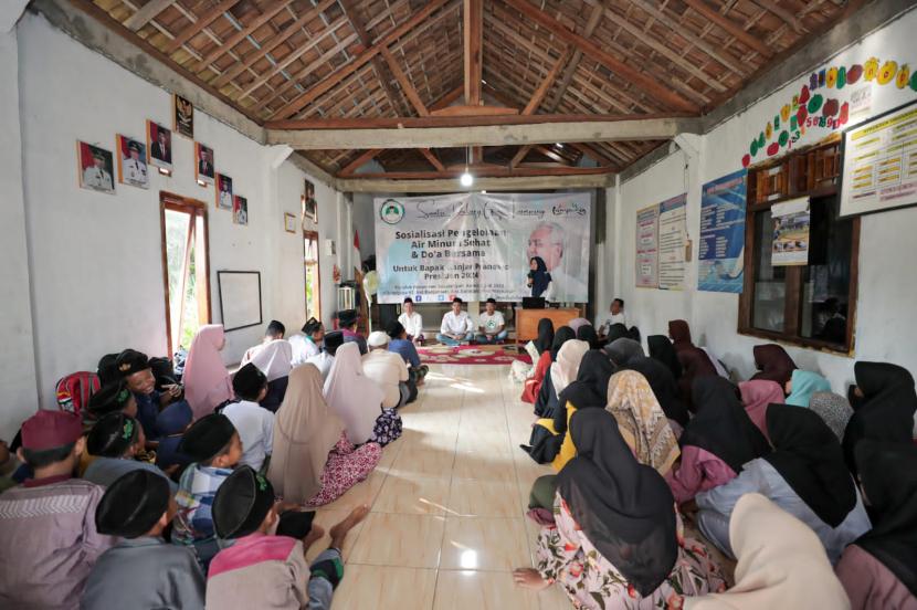 SDG menggelar penyuluhan kesehatan bertema Sosialisasi Pengelolaan Air Minum Sehat di Pondok Pesantren (Ponpes) Assalafiyah, Banjarsari, Kecamatan Baradatu, Kabupaten Way Kanan, Lampung. 