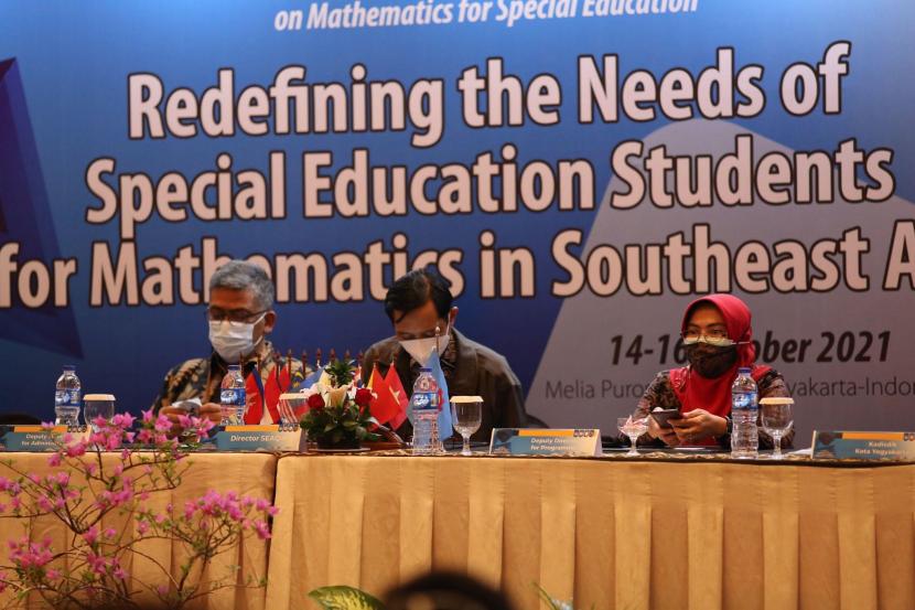 SEAMEO for QITEP in Mathematics (SEAQIM) menggelar acara simposium internasional dan workshop bertajuk Redefining The Needs of Special Education Students for Mathematics in Southeast Asia. 