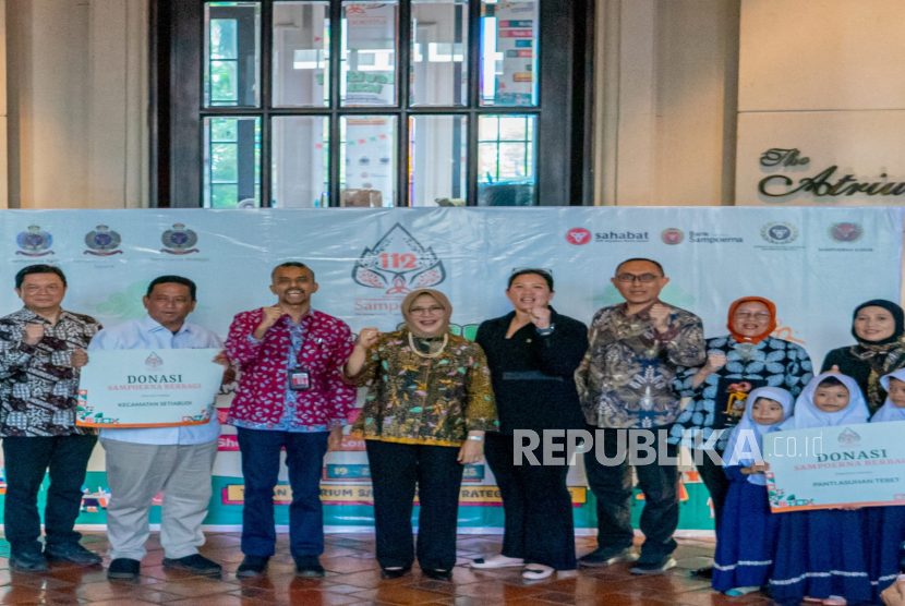 Sebagai bagian dari komitmen sosial, Sampoerna UMKM Festival juga menyelenggarakan program Sampoerna Berbagi. Donasi yang terkumpul dari para pengusaha UMKM dan karyawan disalurkan kepada panti asuhan, lembaga keagamaan, serta lingkungan sekitar melalui Bazis Kecamatan Setiabudi dan Kelurahan Karet Semanggi.
