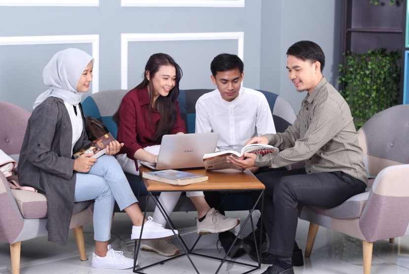 Sebagai bentuk dukungan terhadap pemerintah, dalam mencetak SDM yang unggul di bidang Digital, Universitas BSI (Bina Sarana Informatika) kampus Yogyakarta memberikan beasiswa pendidikan hingga 100 persen bagi calon Mahasiswa Baru Tahun Ajaran 2021/2022 yang punya talenta Digital.