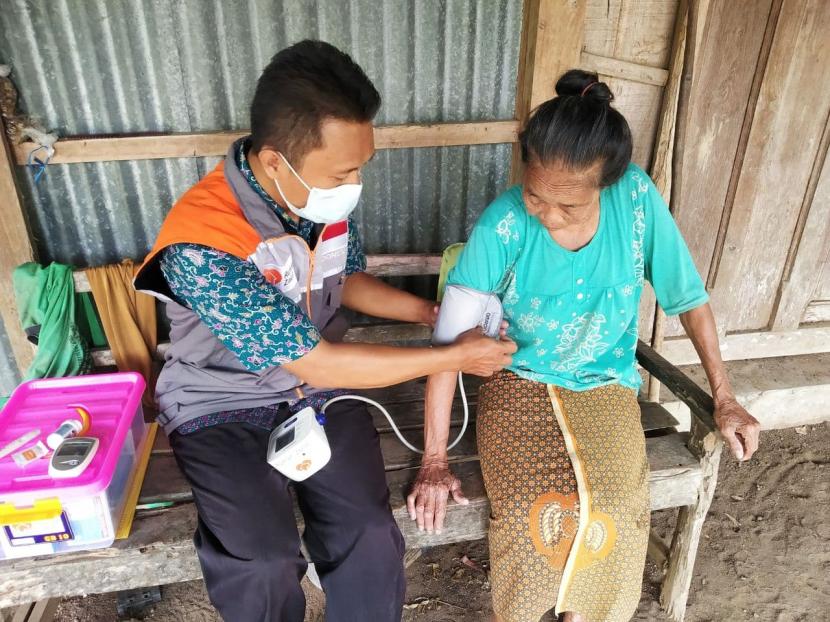 Sebagai bentuk kepeduliaan terhadap kesehatan lansia di Desa Keyongan, Boyolali, Relawan  Rumah Zakat beserta tenaga medis melakukan home visit kepada puluhan lansia. 