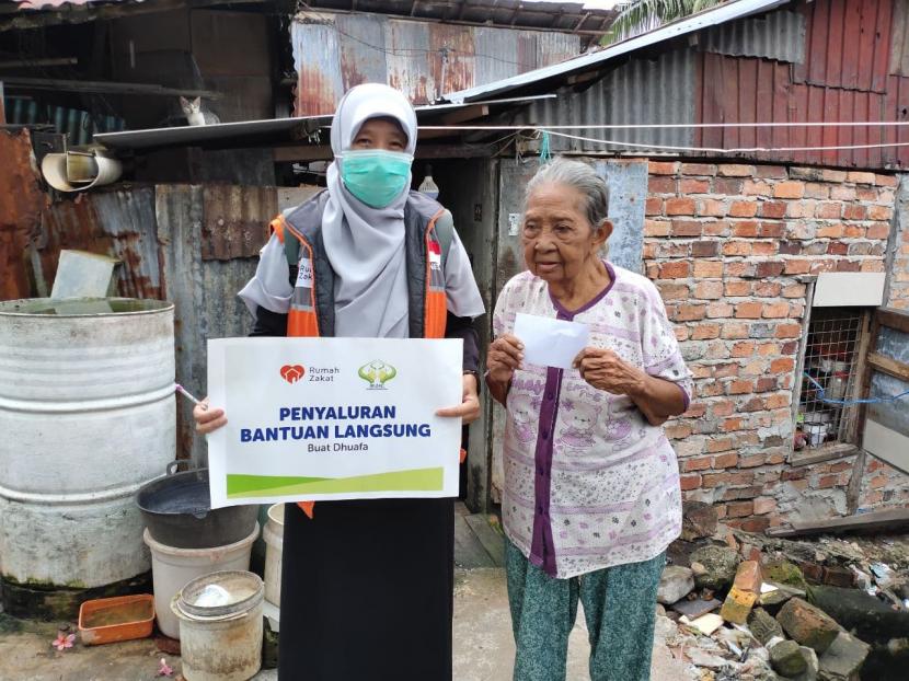 Sebagai bentuk kepedulian akan kebutuhan ekonomi masyarakat terutama bagi kalangan jompo, BDI Pertamina Hulu Kalimantan Timur pada Senin (28/12) menyaluran bantuan ekonomi kepada 30 Orang penerima manfaat.