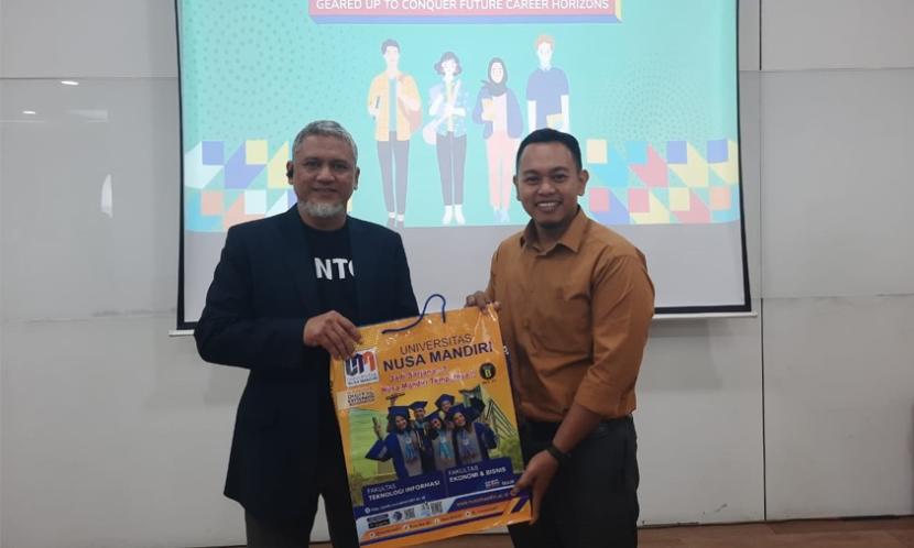 Sebagai Kampus Digital Bisnis Universitas Nusa Mandiri (UNM) di undang menghadiri kegiatan penutupan program global e-commerce talent kampus merdeka yang di laksanakan oleh PT GETI.