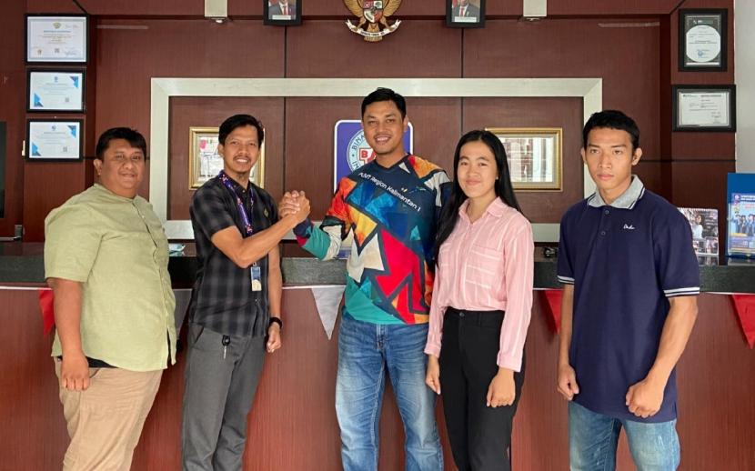 Sebagai Kampus Digital Kreatif, Universitas BSI (Bina Sarana Informatika) menunjukkan komitmennya dalam mendukung talenta muda berbakat di Indonesia, khususnya dari Kalimantan Barat, melalui Program Beasiswa Juara. 