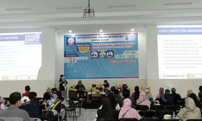 Sebagai langkah awal dalam menyiapkan perkuliahan semester ganjil 2022-2023, Universitas BSI (Bina Sarana Informatika) kampus Bogor akan kembali mengadakan kegiatan Bincang Kampus bersama Orang Tua (BKOT) pada Sabtu dan Minggu, tanggal 3-4 September 2023.