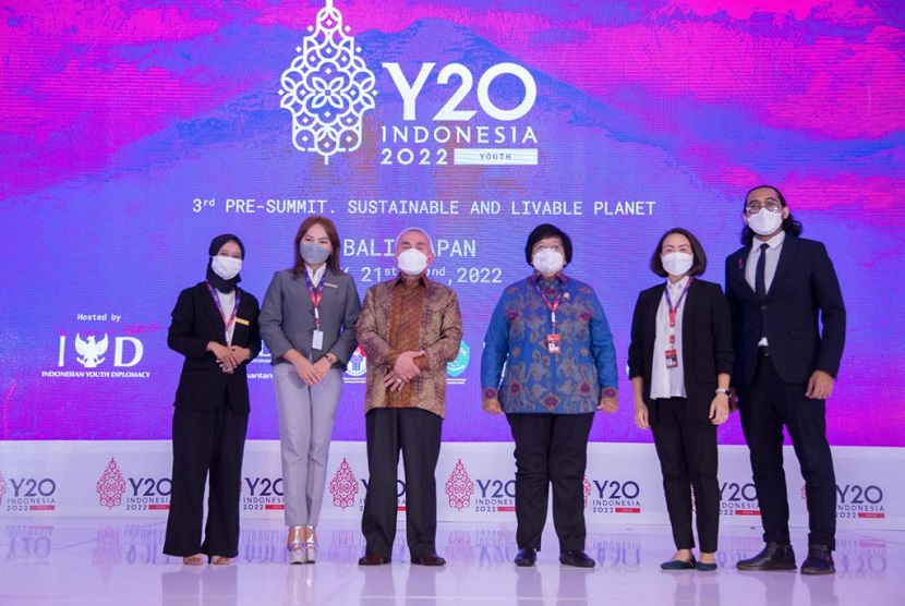 Sebagai penghuni bumi hari ini dan masa yang akan datang, anak muda memiliki peran penting dalam upaya mewujudkan planet yang berkelanjutan dan layak huni. Pesan itulah yang digaungkan pada Pra-KTT Ketiga Y20 Indonesia yang digelar di Balikpapan, Kalimantan Timur, Sabtu (21/5/2022). 