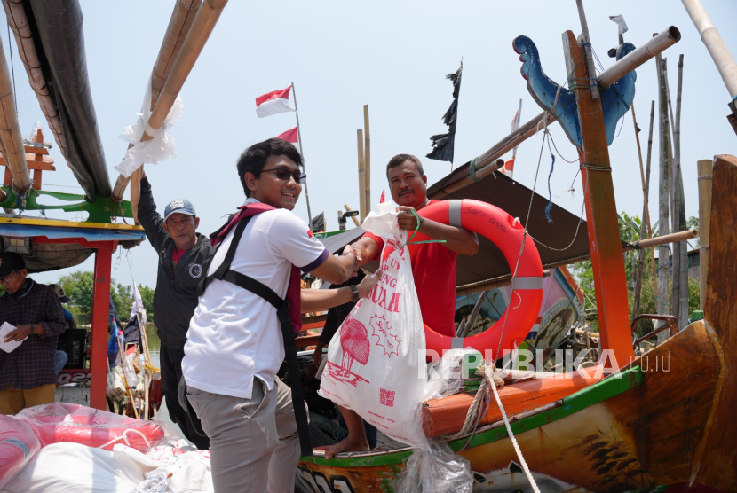 Sebagai Perusahaan galangan kapal (shipyard) dan pelayaran (shipping) terkemuka di Indonesia, Waruna Group kembali menegaskan komitmennya terhadap pembangunan berkelanjutan dengan melaksanakan program Corporate Social Responsibility (CSR). 
