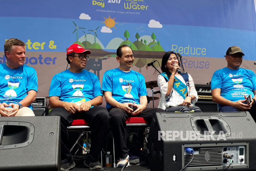 Sebagai rangkaian peringatan hari air sedunia, PT PAM Lyonnaise Jaya (PALYJA) menggelar kegiatan Walk for Water di bilangan Sudirman, Jakarta, Ahad (26/3).