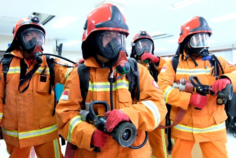 Sebagai upaya meningkatkan kesiapsiagaan pekerja dalam menangani kebakaran, Pertamina RU VI Balongan mengadakan minor emergency drill yang berlangsung di Gedung Adm Building RU VI, Rabu (13/3).