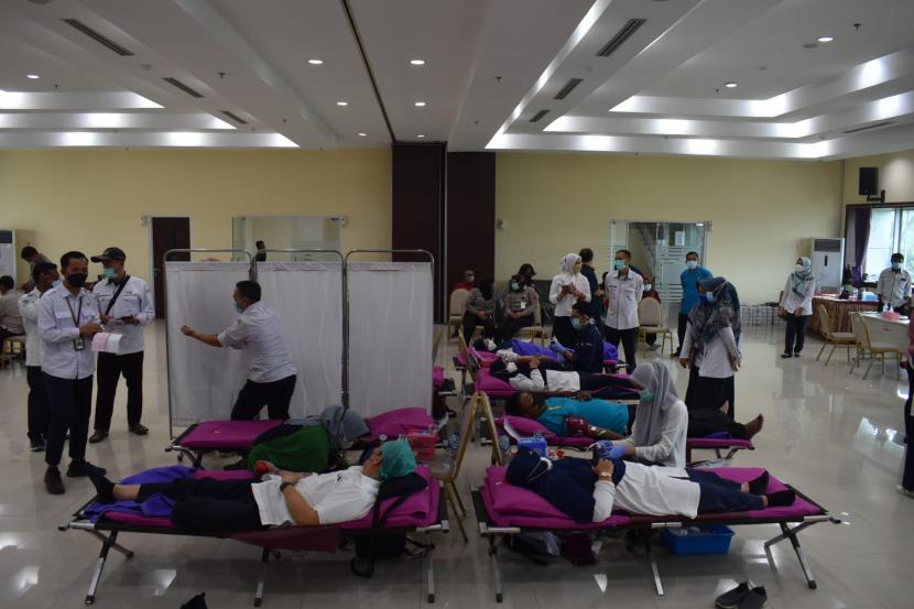 Sebagai wujud kepedulian kepada sesama, Rumah Sakit Jiwa Dr. Soeharto Heerdjan bekerjasama dengan PMI DKI Jakarta Barat, menyelenggarakan kegiatan sosial donor darah dalam rangka bagian dari HUT ke-102.