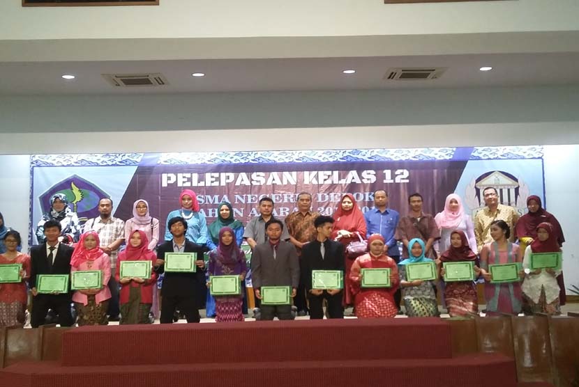 Sebagian lulusan SMAN 5 Depok tahun ajaran 2015/2016 yang berhasil diterima di PTN, khususnya Unpad Bandung.