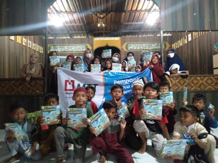 Sebanyak 1.000 buku pemupuk Iman telah disebarkan ke 11 kota/kabupaten di Indonesia. Di antaranya Kota Padang, Pandeglang, Jakarta, Sleman, Bandung, Garut, Cirebon, Semarang, Surabaya, Manggarai Barat (NTT), dan Baubau (Sulawesi Tenggara).