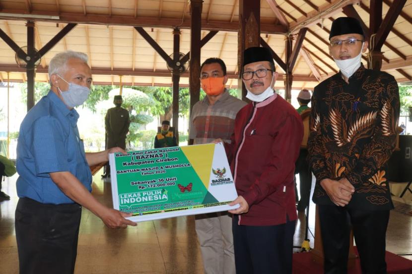 Sebanyak 1.000 guru Diniyah Takmiliyah Awaliyah (DTA) di Kabupaten Cirebon, mendapatkan bantuan dana intensif dari Badan Amil Zakat Nasional (Baznas) setempat. 