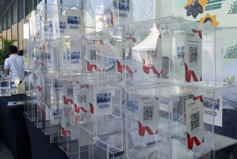 Sebanyak 1.000 rumah ibadah mencetak rekor MURI setelah melakukan elektronifikasi kotak amal dalam Festival Ekonomi Syariah (Fesyar) Indonesia 2019 di Surabaya, Sabtu (9/11). 