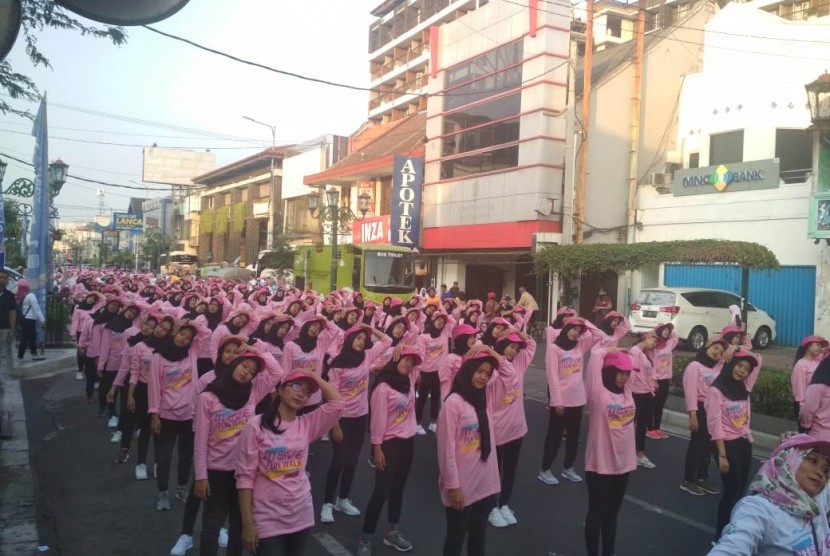 Sebanyak 1.110 muslimah mengikuti Jalan santai di acara Car Free Day 'Toegoe Jogja Festival' (TJF) bertema 'Move Fun Walk', Ahad (7/7). 