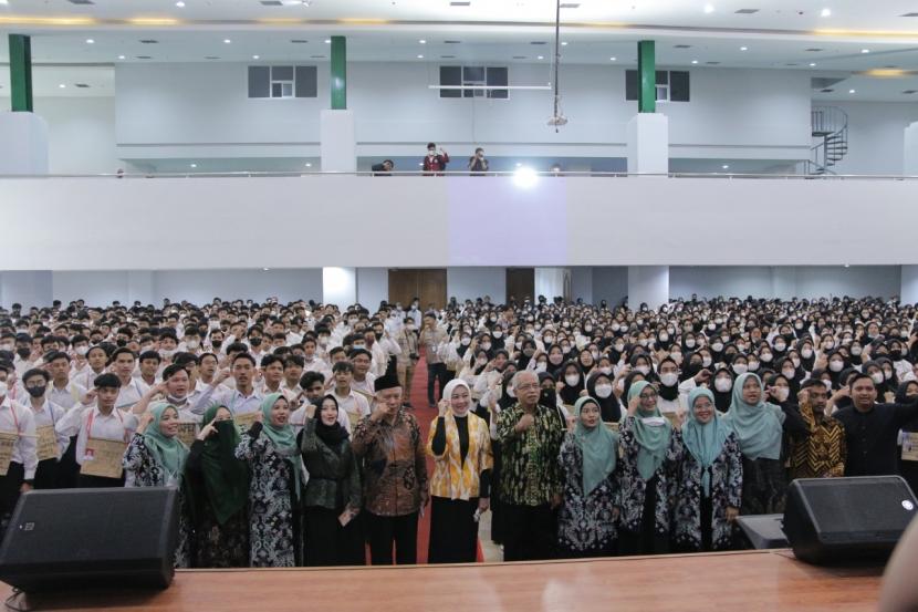 Sebanyak 1.700 Mahasiswa Baru Meriahkan PESONAMU Universitas Muhammadiyah Bandung