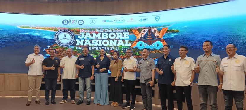 Sebanyak 10 ribu anggota klub Mercedes-Benz Club Indonesia (MB Club INA) akan meramaikan Jambore Nasional Mercedes-Benz Club Indonesia 2024 ke-19 pada 27-28 September 2024, di Peninsula The Nusa Dua Bali.