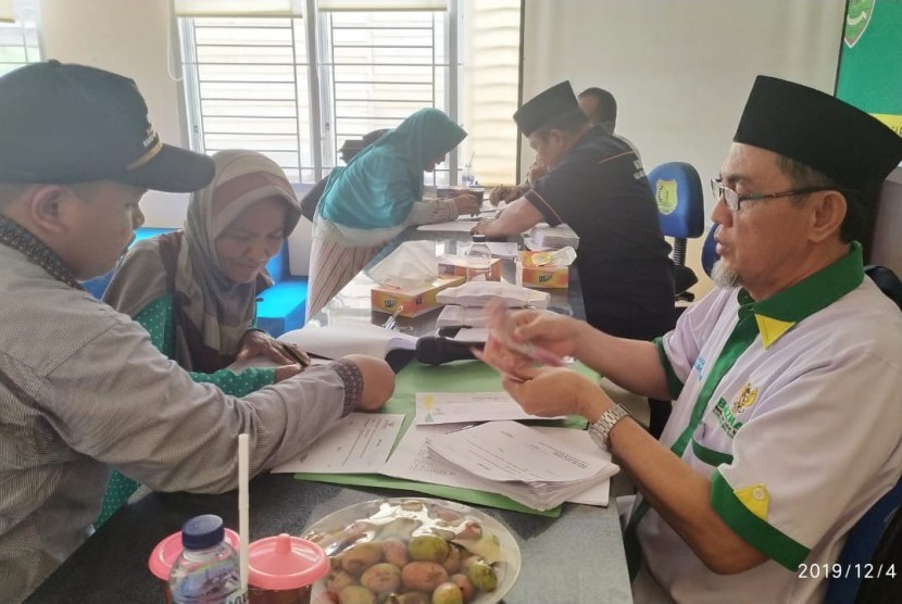 Sebanyak 100 orang warga Kecamatan Bayung Lencir, Kabupaten Musi Banyuasin mendapat bantuan modal usaha dari Pemerintah Kabupaten Musi Banyuasin, melalui Badan Amil Zakat Nasional Kabupaten Muba, Rabu (4/12)
