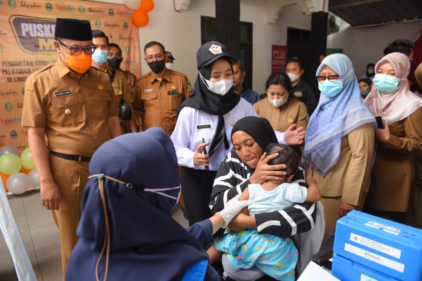 Sebanyak 11.845 atau 64,2 persen balita di Kota Sukabumi sudah mendapatkan imunisasi Campak Rubella (CR) dalam program bulan imunisasi anak nasional (BIAN). Program BIAN ini akan terus digencarkan hingga mencapai keseluruhan jumlah balita yang ada di Kota Sukabumi.