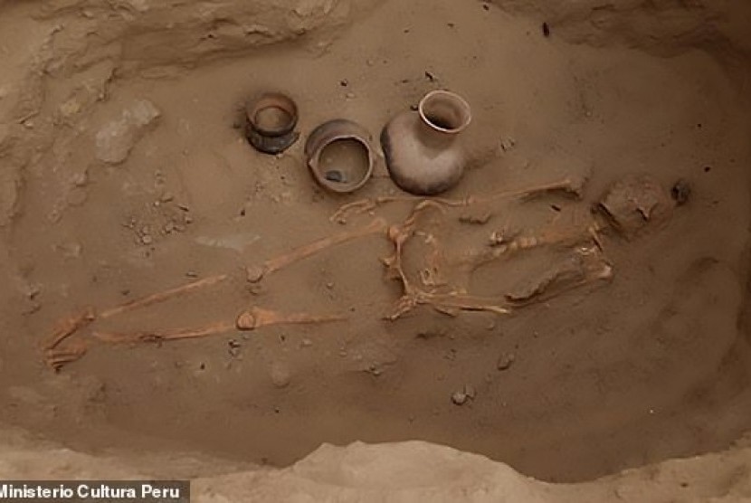 Sebanyak 11 makam yang berisi kerangka dari peradaban Moche ditemukan di Peru. 