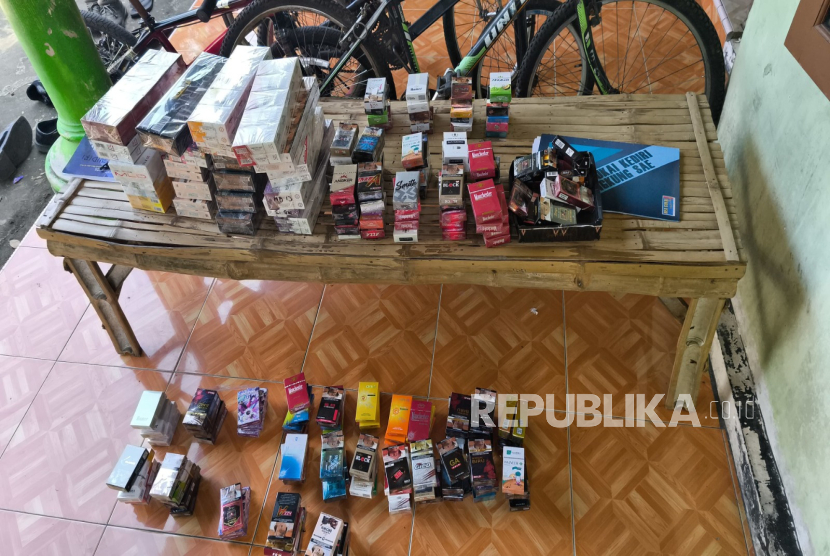 Sebanyak 12.440 batang rokok ilegal di Kabupaten Kediri, berhasil dicegah peredarannya oleh Bea Cukai. 