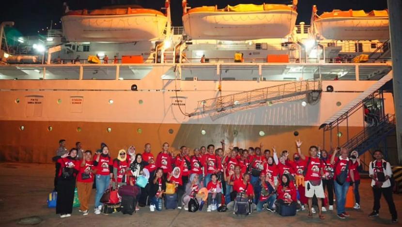 Sebanyak 1200 orang kader di dalam rombongan ini diberangkatkan dengan kapal menuju Jakarta