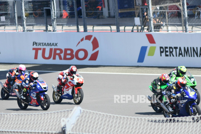 Sebanyak 136 Starter, Pembalap Nasional Indonesia mengikuti Kejuaraan Nasional (Kejurnas) Sportbike Pertamina Mandalika Racing Series 2025 putaran pertama. 