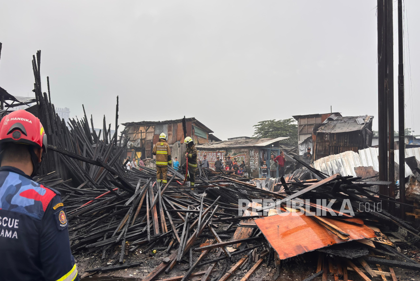Belasan Kios di Sukahaji Bandung Ludes Terbakar