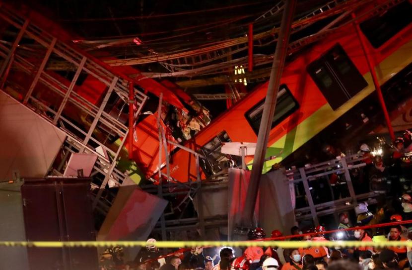 Sebanyak 15 orang tewas dan 70 orang lainnya luka-luka ketika sebuah jembatan layang yang merupakan jalur kereta metro Mexico City roboh pada Senin (3/5) malam.
