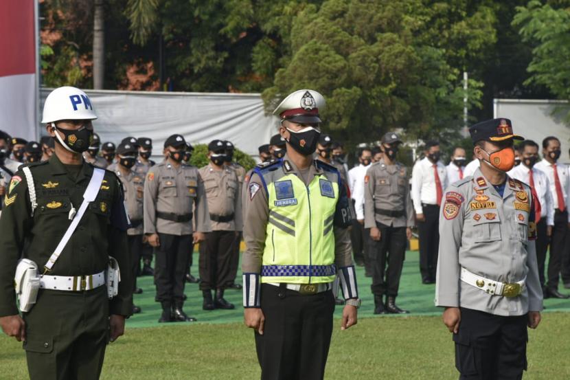  Sebanyak 1.349 personil gabungan dikerahkan untuk mengamankan Natal 2021 dan Tahun Baru 2022 di Kabupaten Cirebon melalui Operasi Lilin Lodaya. Operasi itu digelar mulai 24 Desember 2021 hingga 2 Januari 2022.