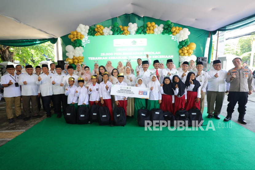 Sebanyak 2.800 anak yatim mendapatkan santunan BAZNAS yang berasal dari sedekah konsumen Alfamart dan Alfamidi.