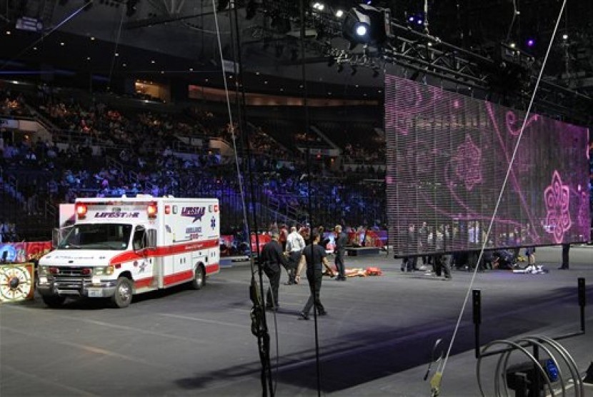Sebanyak 20 orang cidera saat insiden jatuhnya peratan sirkus di Rhode Islan, Amerika Serikat (AP).