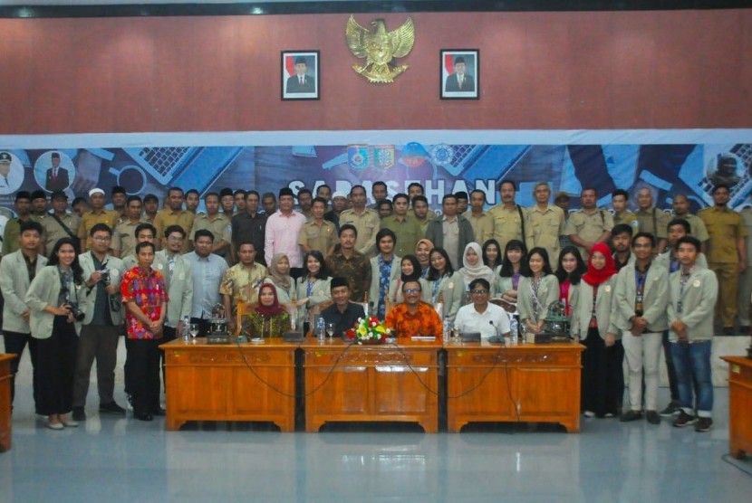 Sebanyak 20 orang mahasiswa UGM melakukan kegiatan Kuliah Kerja Nyata (KKN) di Desa Bagik Polak, Kecamatan Labuapi, Kabupaten Lombok Barat, Nusa Tenggara Barat (NTB). 