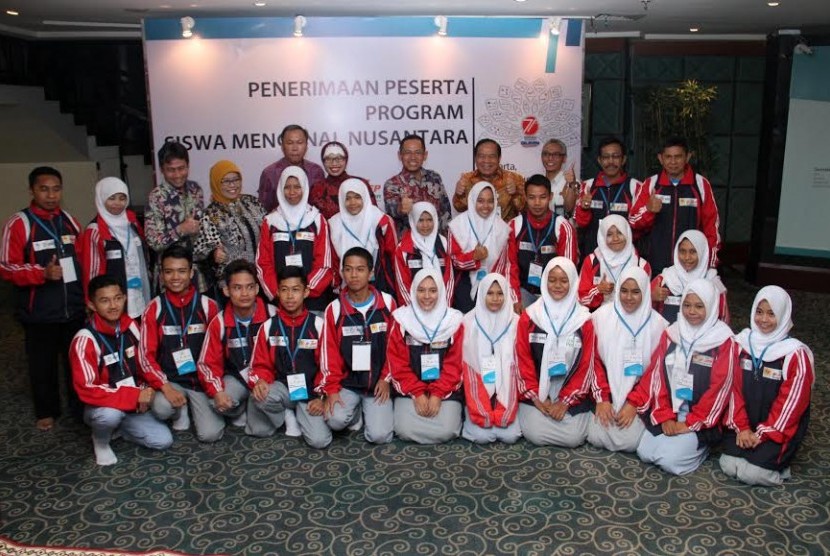 Sebanyak 20 siswa berprestasi asal Kalimantan Selatan diajak lebih mengenal Ibu Kota.