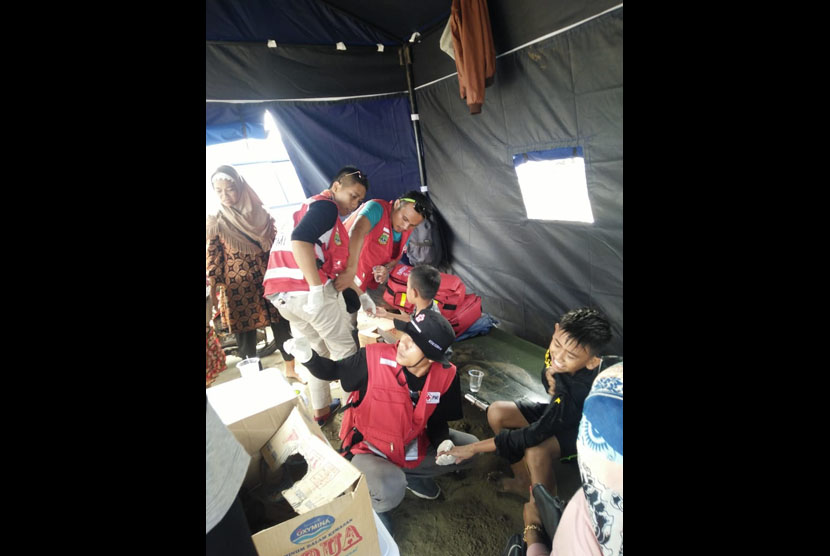 Sebanyak 30 orang wisatawan Pantai Bagedur, Kabupaten Lebak, Banten tersengat ubur-ubur pada Sabtu (8/6) kemarin. Pengawasan dan Imbauan kepada pengunjung lebih intensif dilakukan agar tidak kejadian ini tidak terulang. 