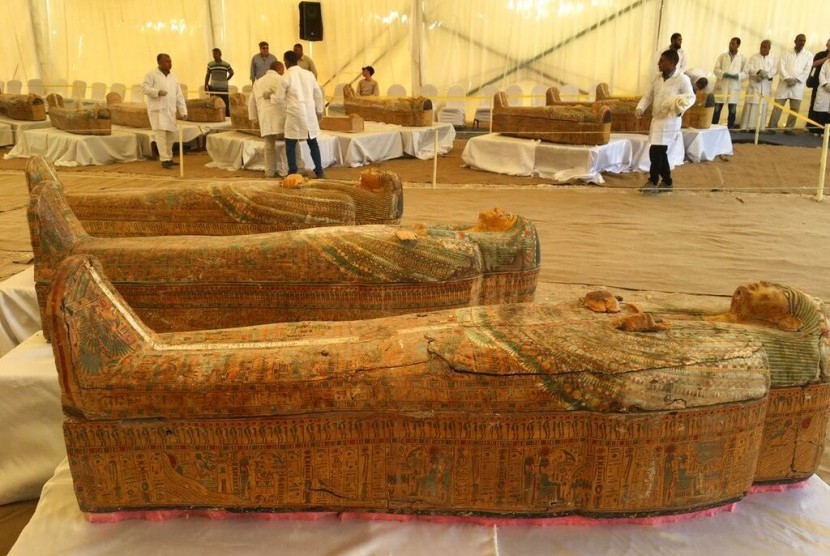 Sebanyak 30 peti mati ditemukan di sebelah selatan Kota Luxor, Mesir. Peti tersebut tepatnya ditemukan di kawasan Asasif Necropolis di sebelah barat Sungai Nil.