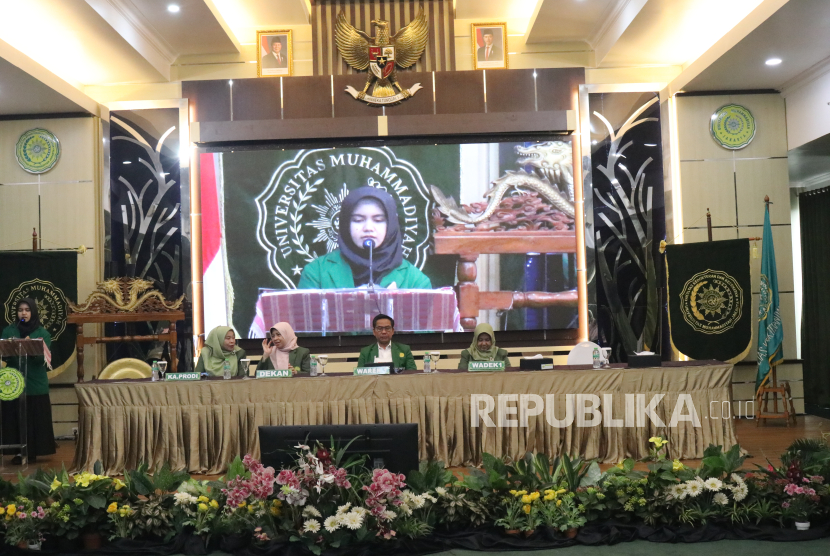Sarjana Kebidanan FKK UMJ Gelar Ucap Janji Periode IV TA 2024/2025