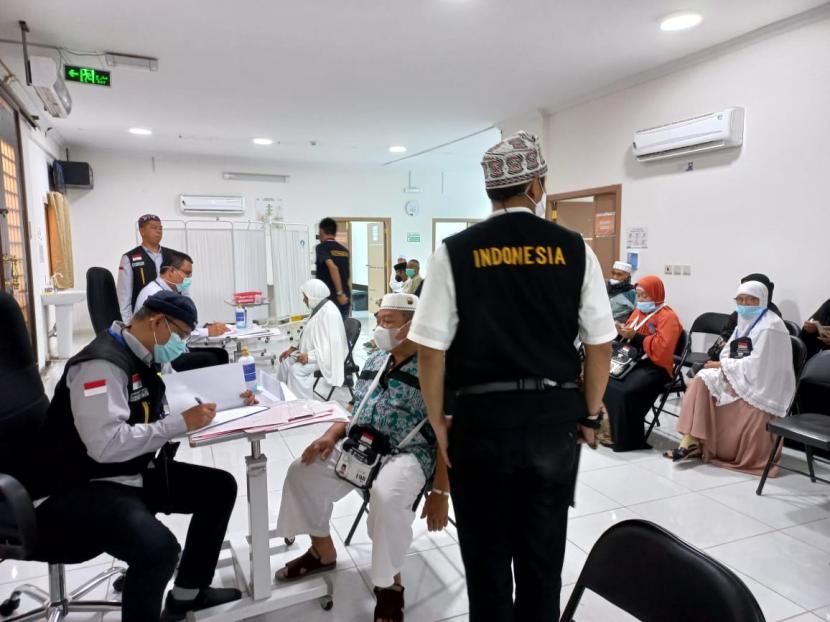 Medical Check Up (MCU) di Kantor Kesehatan Haji Indonesia (KKHI). (Illustrasi). Puskes Haji mengajak jamaah ikut mencegah naiknya angka kematiaan