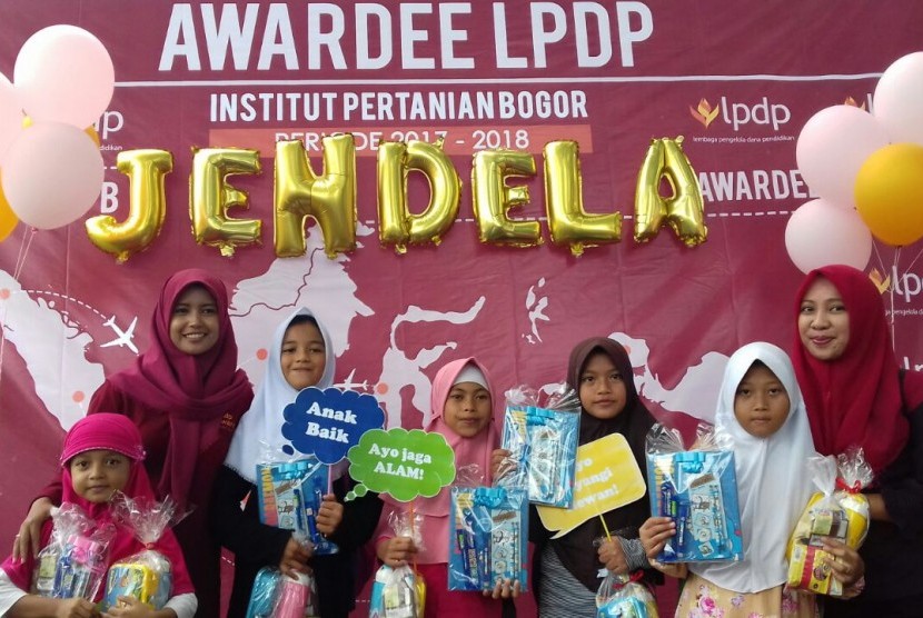 Sebanyak 34 anak yatim dan dhuafa berlatih berkuda dan memanah dalam acara Jendela yang diadakan oleh Awardee LPDP IPB.