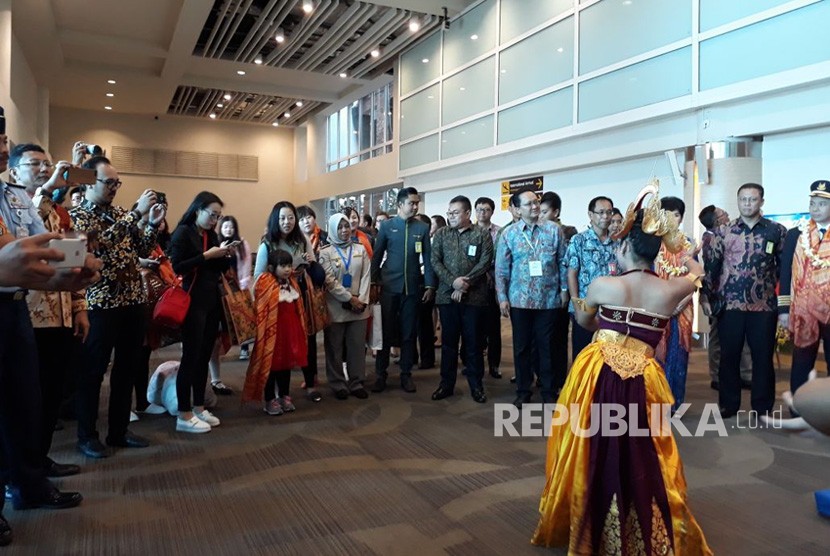 Sebanyak 346 penumpang Garuda Indonesia rute Xian-Denpasar mendarat di Bandara Internasional I Gusti Ngurah Rai, Selasa (30/1). Garuda awal tahun ini membuka dua rute penerbangan baru di Cina, yaitu Xian dan Zhengzhou untuk mendukung target nasional 17 wisatawan mancanegara 2018.