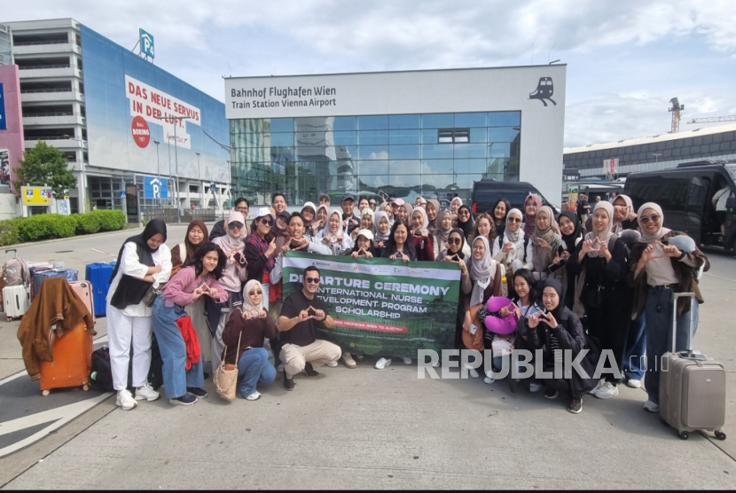Sebanyak 46 perawat muda dari empat kampus di Indonesia bekerja di Wina, Austria.