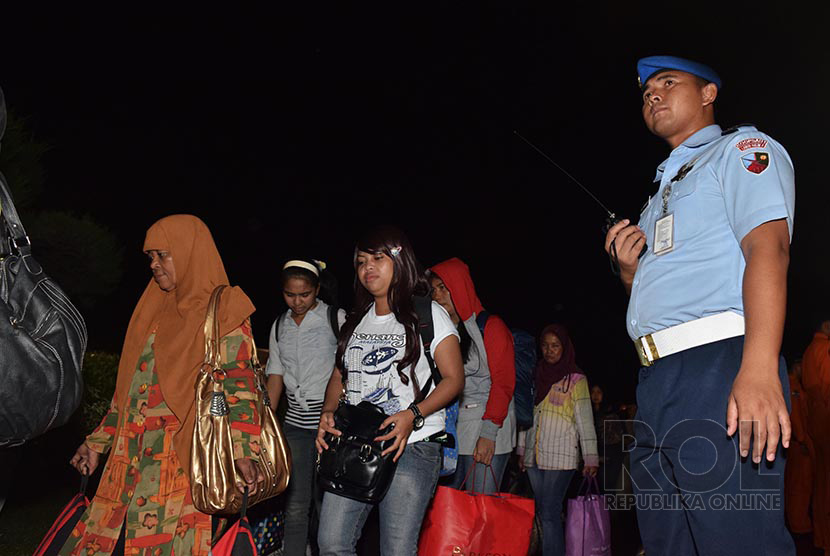 Sebanyak 494 tenaga kerja indonesia (TKI) ilegal tiba di Lanud Halim Perdanakusuma, Jakarta, Selasa