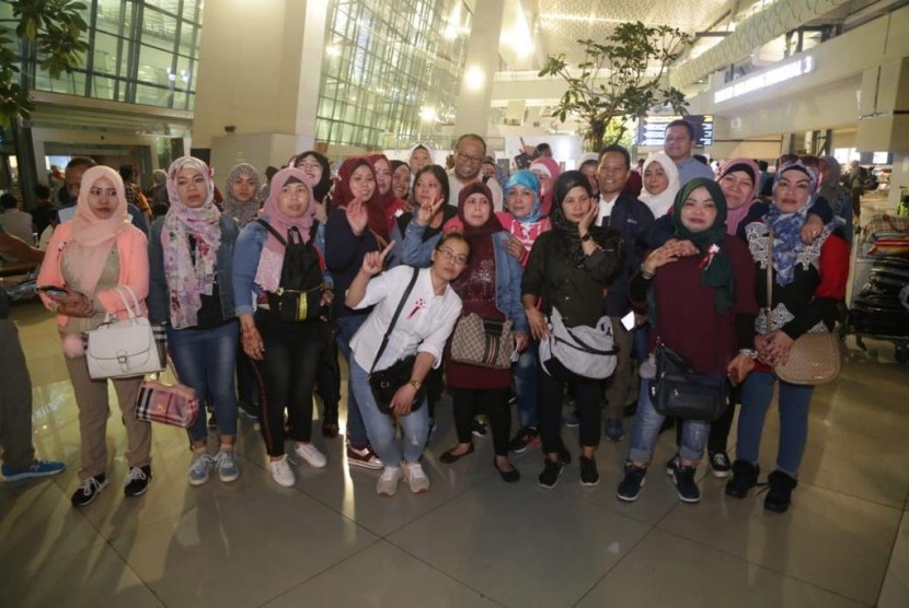 Sebanyak 51 Pekerja Migran Indonesia Bermasalah (PMI-B) yang berasal dari  Yordania akhirnya berhasil pulang ke tanah air dengan selamat pada Sabtu (20/4) malam.