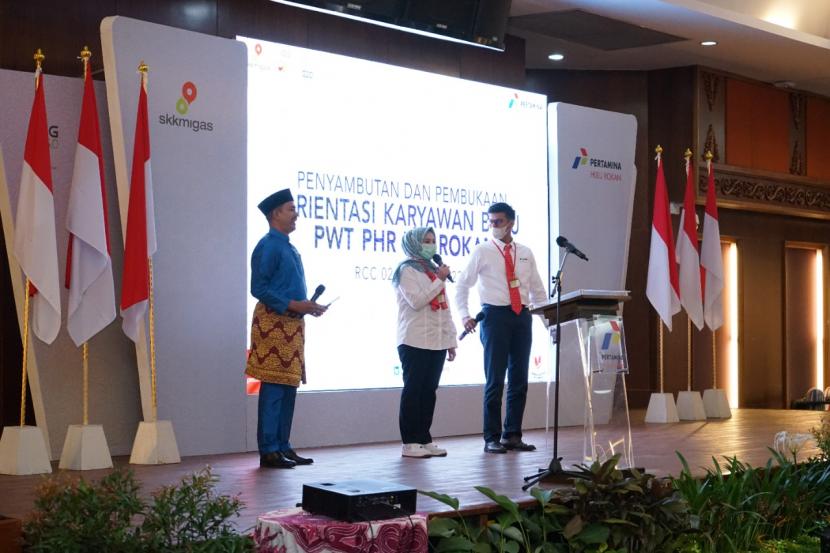 Sebanyak 53 putra-putri asal Riau secara resmi bergabung dengan PT Pertamina Hulu Rokan (PHR) Wilayah Kerja (WK) Rokan. Mereka terpilih di antara lebih dari 2.000 orang yang lolos tahap administrasi untuk mengikuti tes tulis pada Maret lalu, dari total sekitar 10.000 pelamar lowongan Pekerja Waktu Tertentu (PWT) ini. 